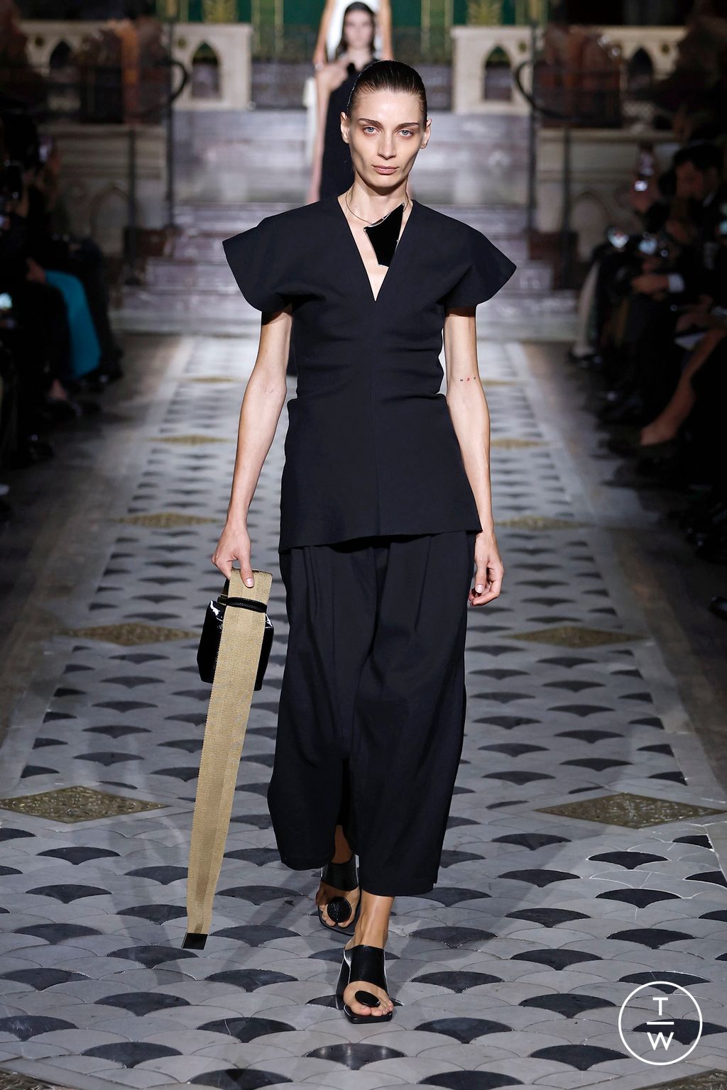 Fashion Week Paris Spring/Summer 2025 look 7 from the Uma Wang collection womenswear