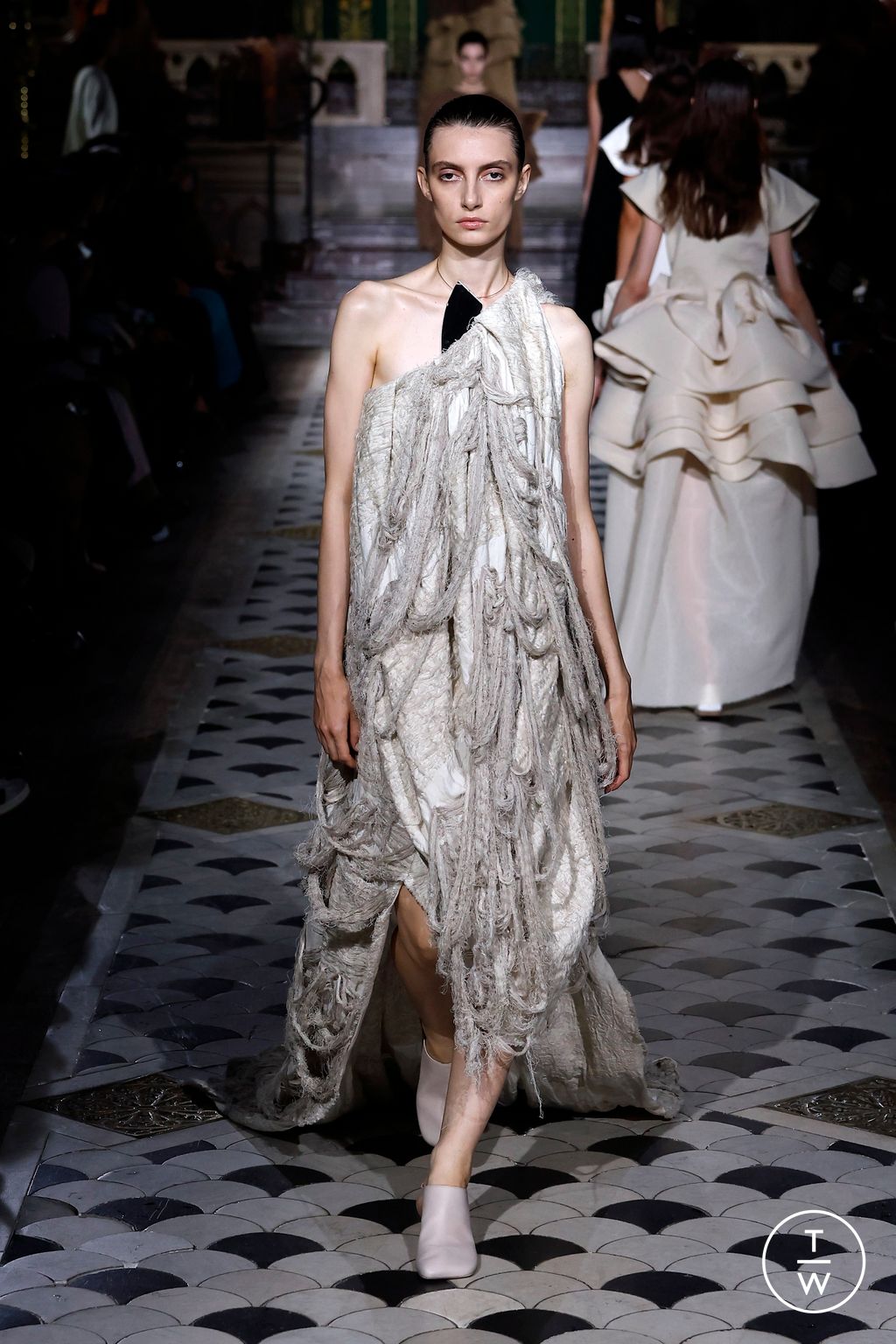 Fashion Week Paris Spring/Summer 2025 look 17 from the Uma Wang collection womenswear
