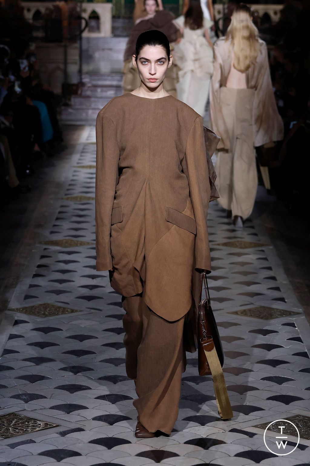 Fashion Week Paris Spring/Summer 2025 look 18 from the Uma Wang collection womenswear