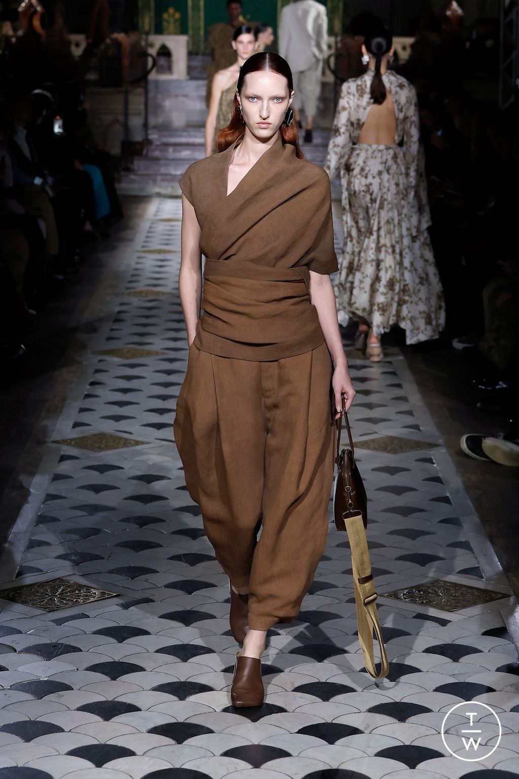 Fashion Week Paris Spring/Summer 2025 look 20 from the Uma Wang collection 女装
