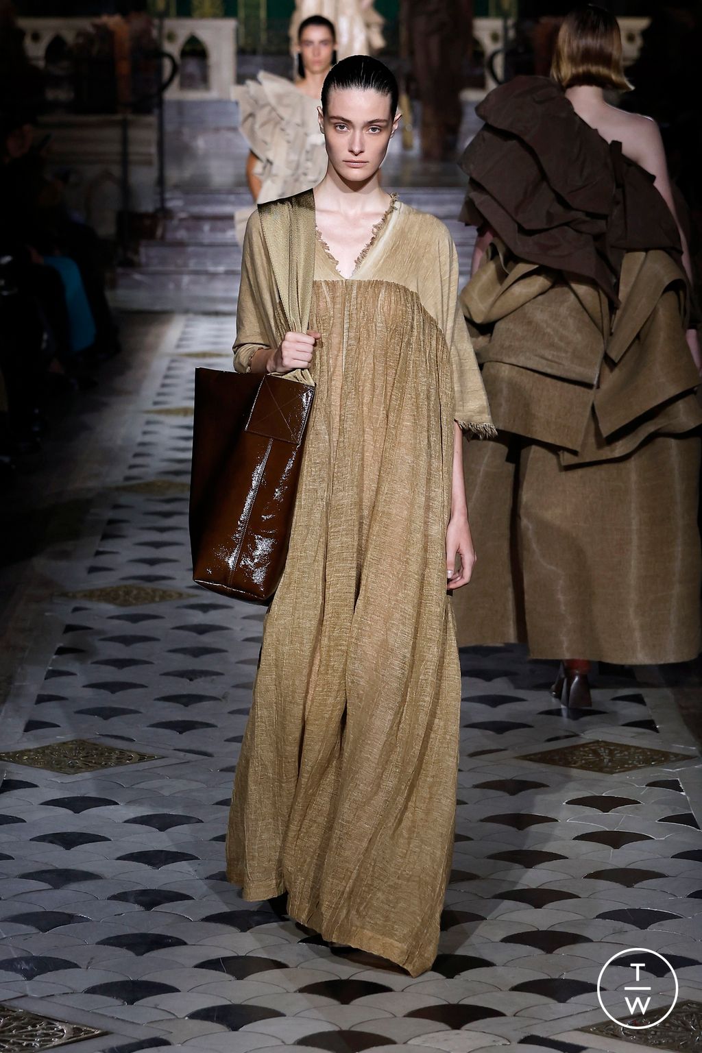 Fashion Week Paris Spring/Summer 2025 look 27 from the Uma Wang collection womenswear