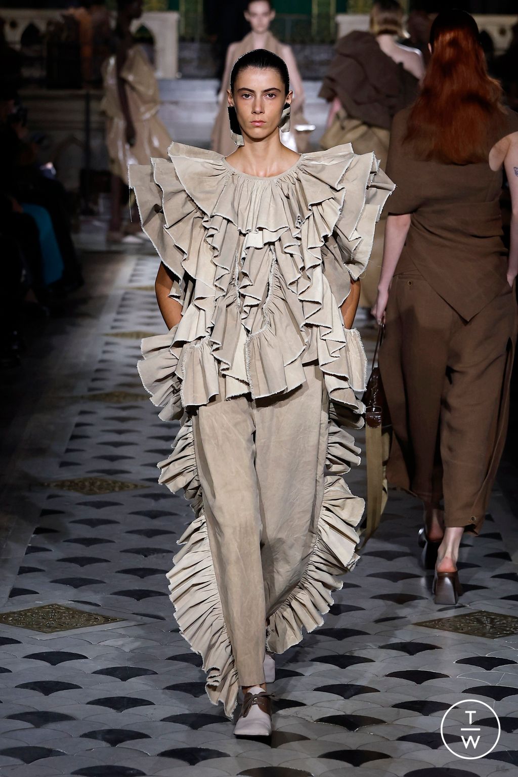 Fashion Week Paris Spring/Summer 2025 look 28 from the Uma Wang collection womenswear