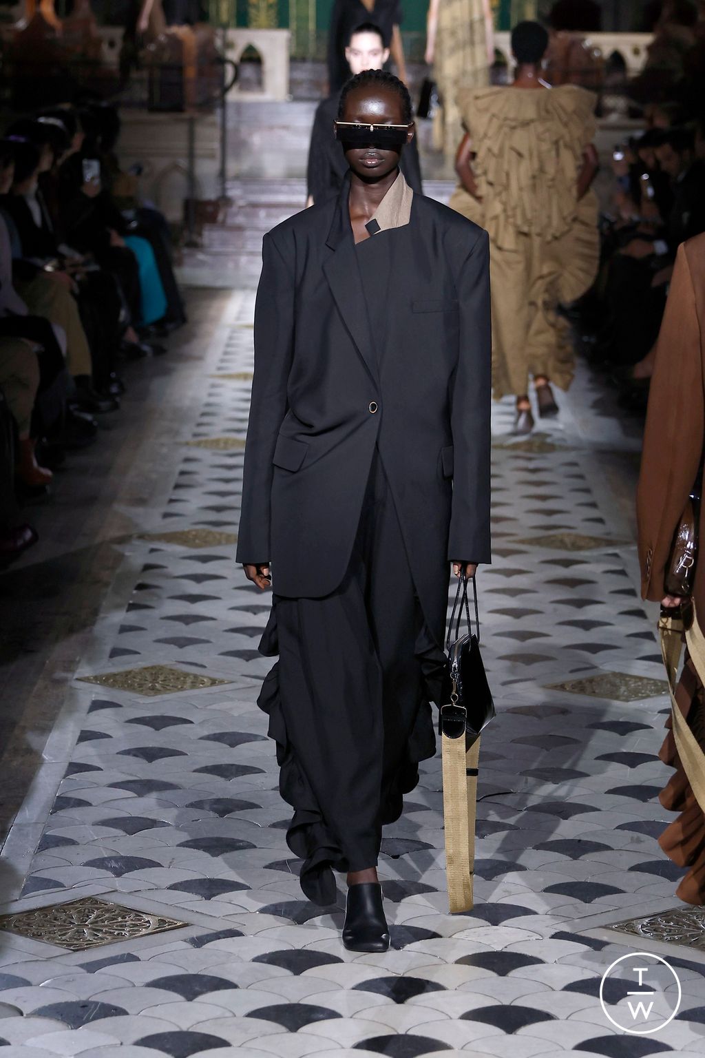 Fashion Week Paris Spring/Summer 2025 look 30 from the Uma Wang collection womenswear