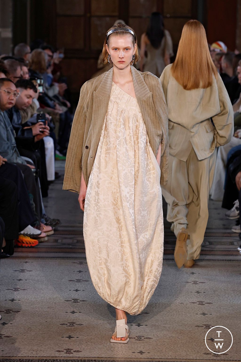 Fashion Week Paris Spring/Summer 2026 look 8 from the Uma Wang collection 女装