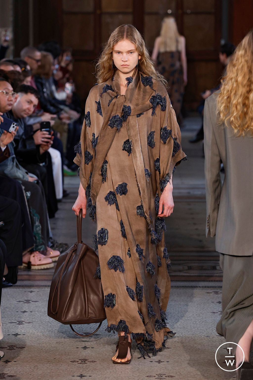 Fashion Week Paris Spring/Summer 2026 look 12 from the Uma Wang collection 女装