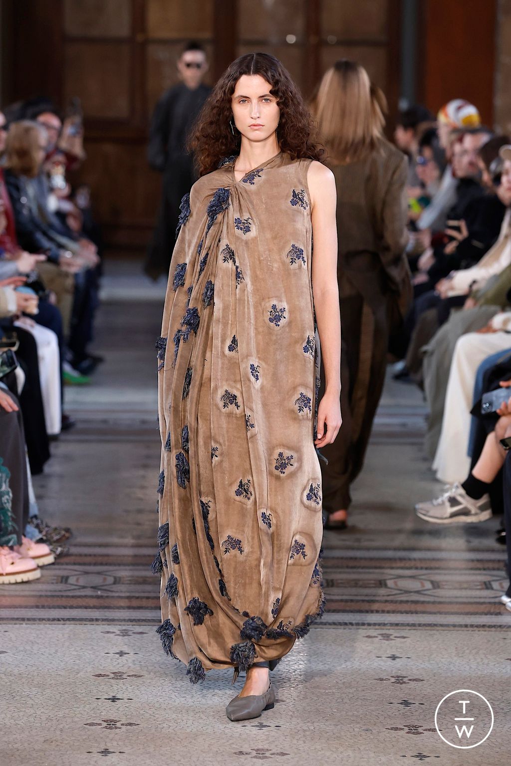 Fashion Week Paris Spring/Summer 2026 look 17 from the Uma Wang collection 女装