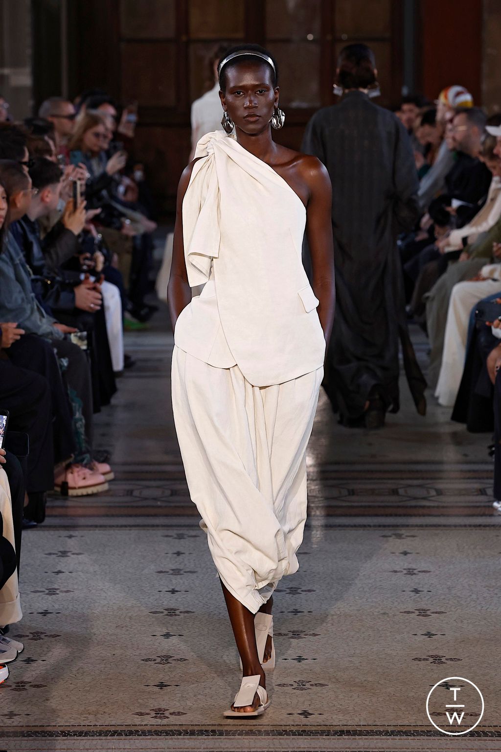 Fashion Week Paris Spring/Summer 2026 look 19 from the Uma Wang collection 女装