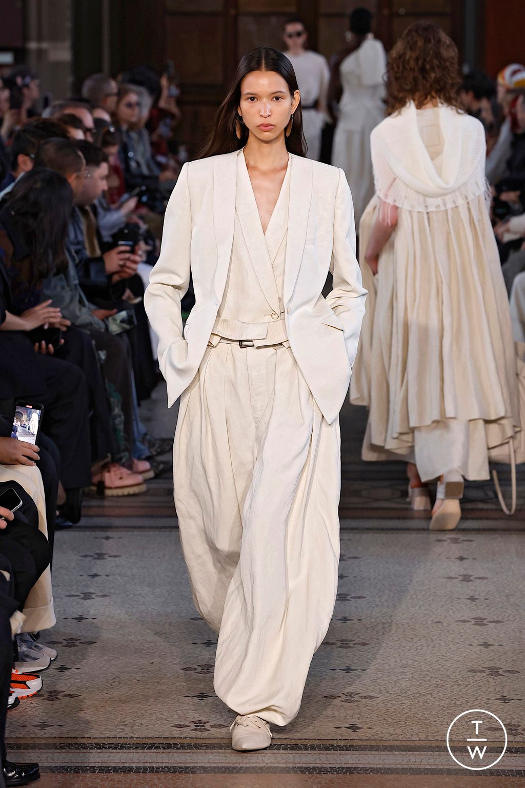 Fashion Week Paris Spring/Summer 2026 look 21 from the Uma Wang collection 女装