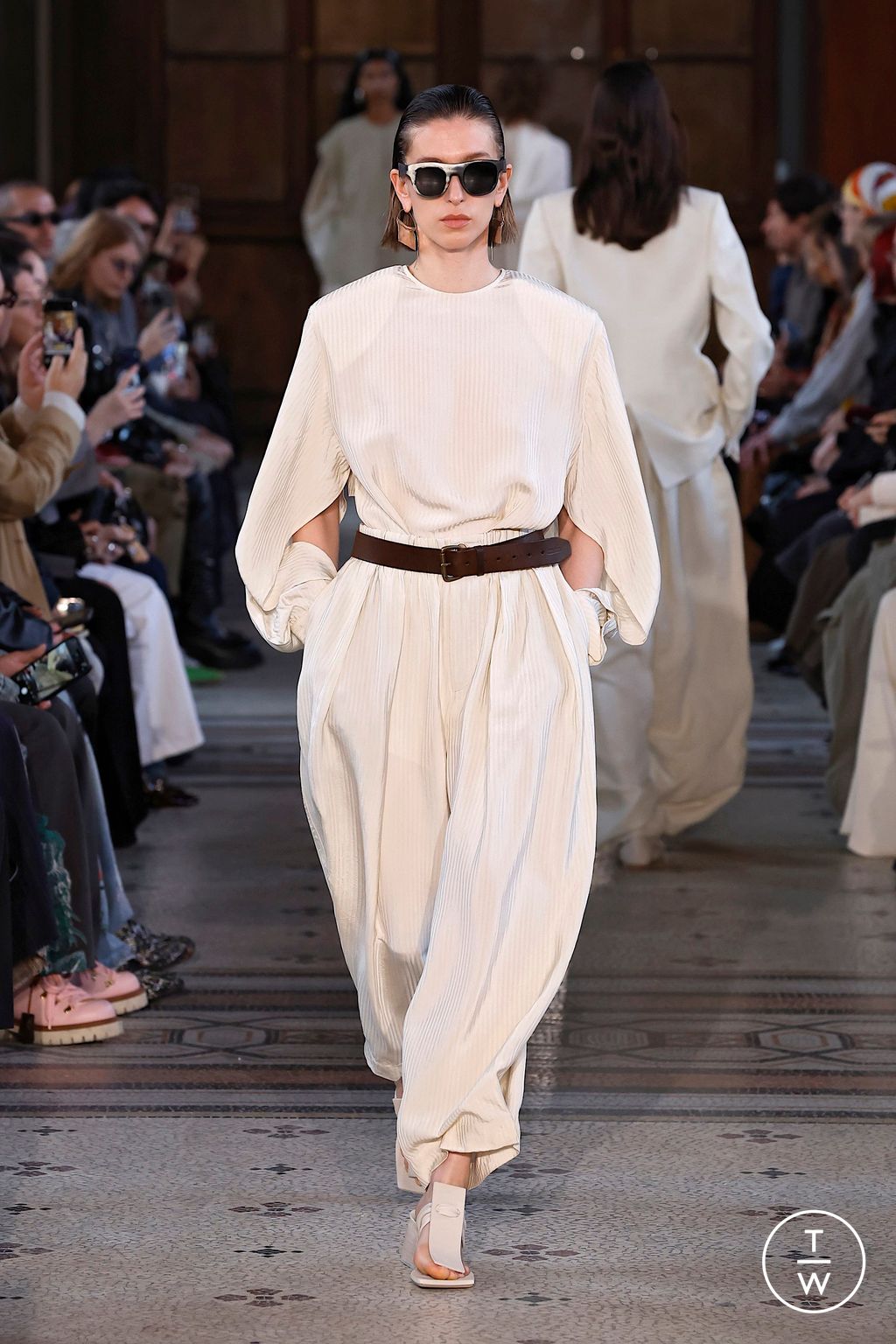 Fashion Week Paris Spring/Summer 2026 look 22 from the Uma Wang collection 女装