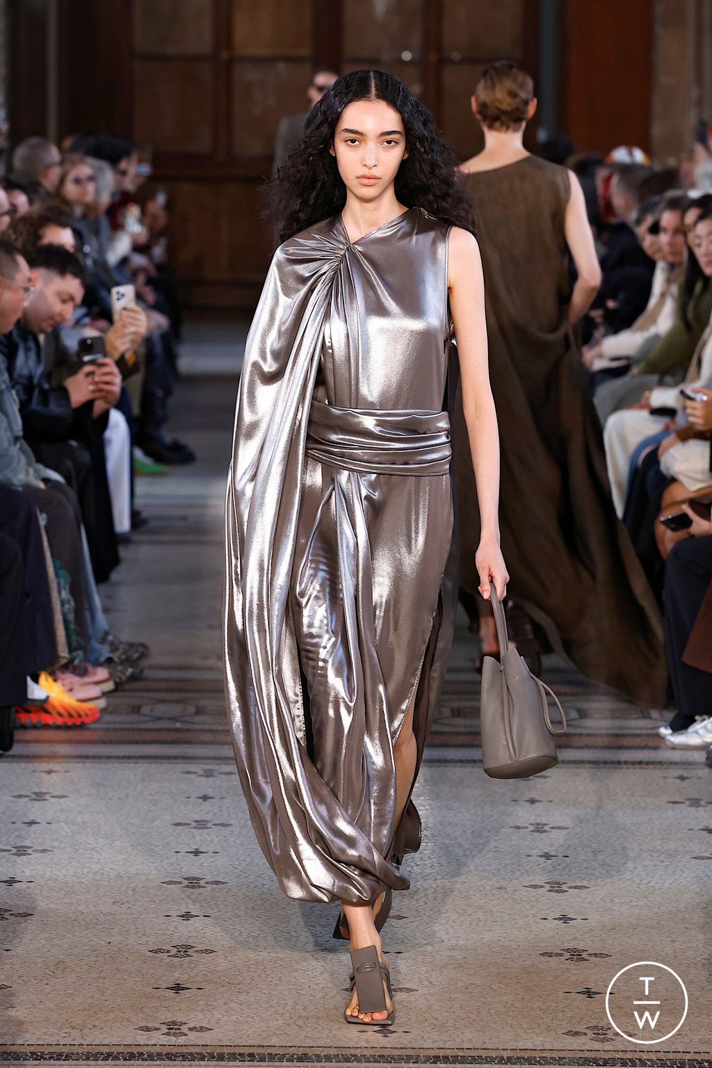 Fashion Week Paris Spring/Summer 2026 look 28 from the Uma Wang collection 女装