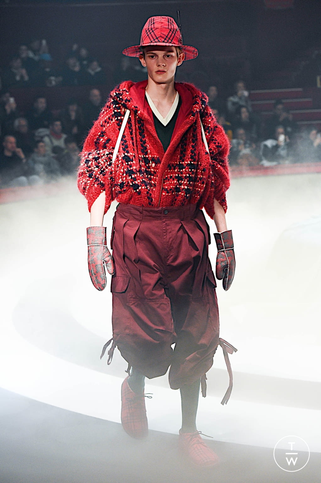 Fashion Week Paris Fall/Winter 2020 look 2 from the Undercover collection 男装