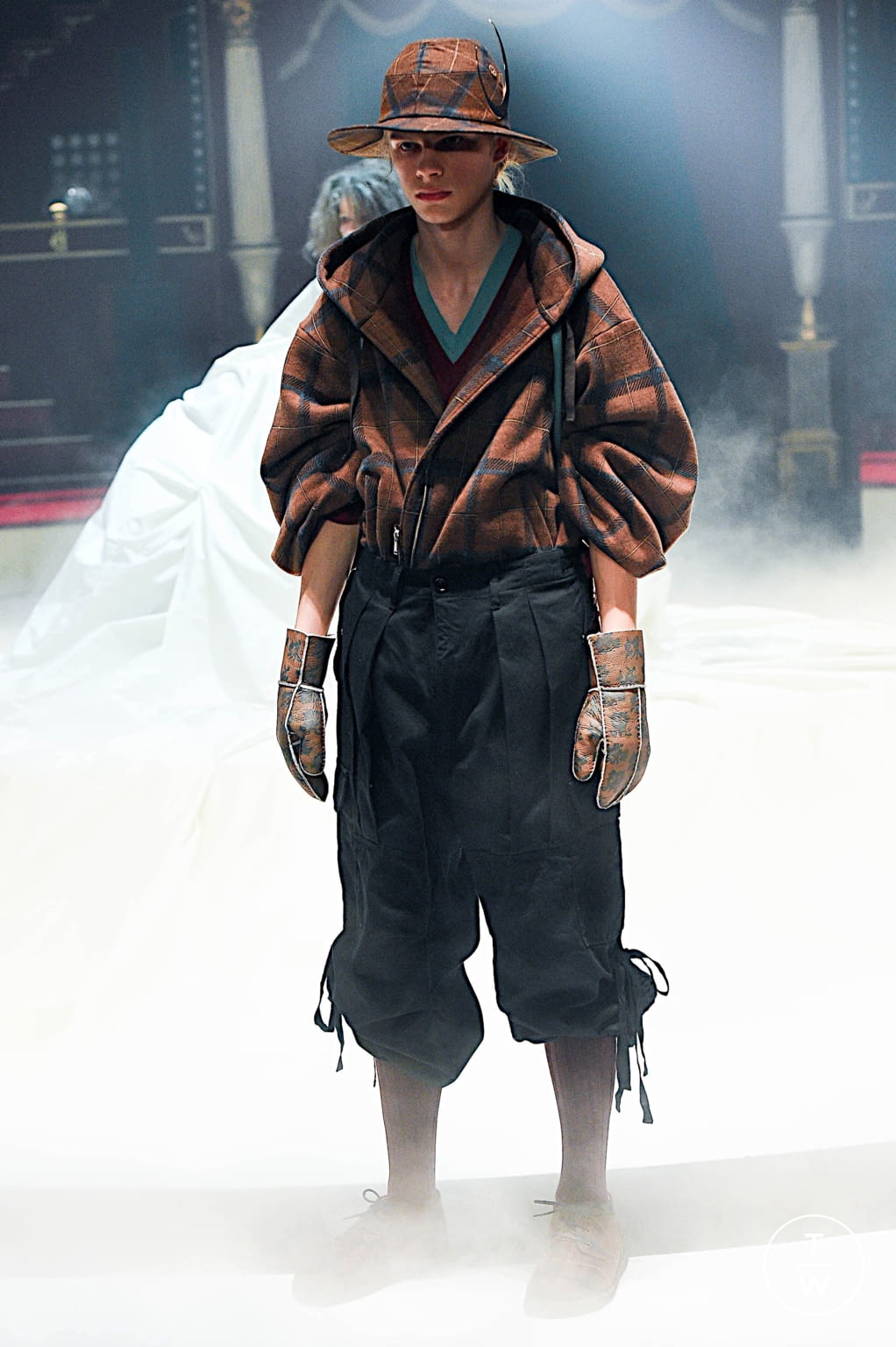 Fashion Week Paris Fall/Winter 2020 look 3 from the Undercover collection 男装