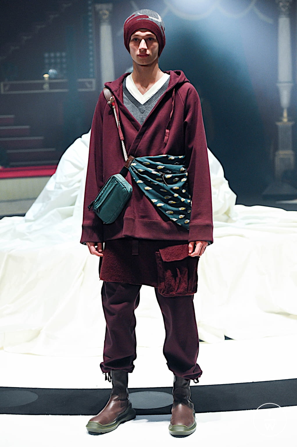 Fashion Week Paris Fall/Winter 2020 look 12 from the Undercover collection 男装