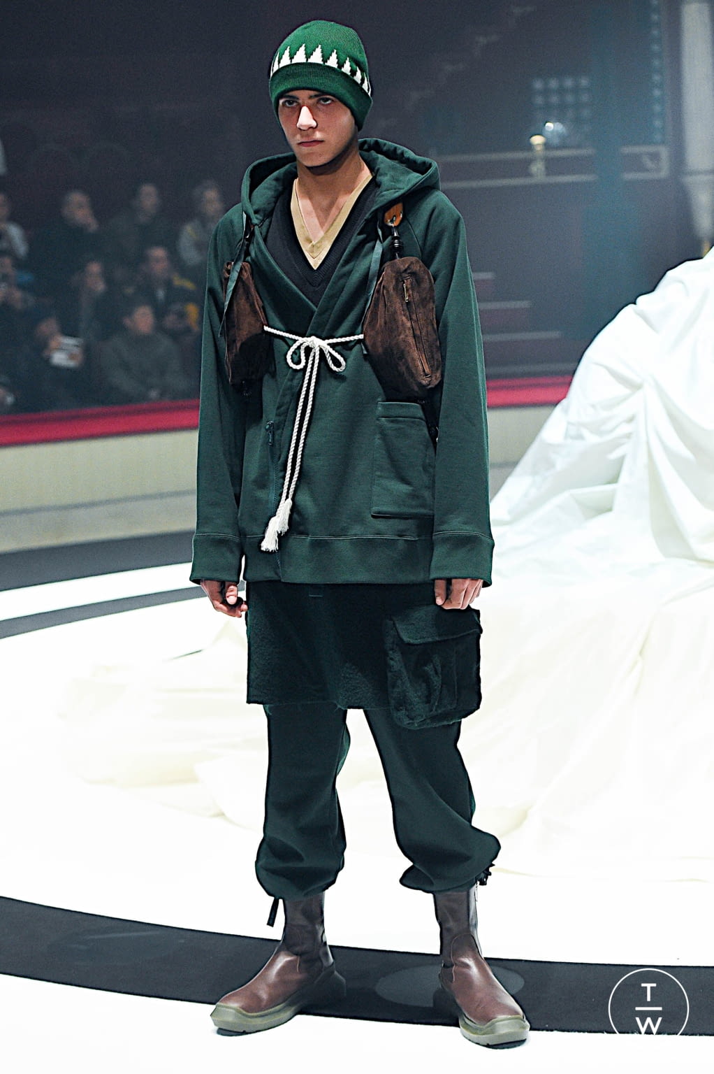 Fashion Week Paris Fall/Winter 2020 look 13 from the Undercover collection 男装
