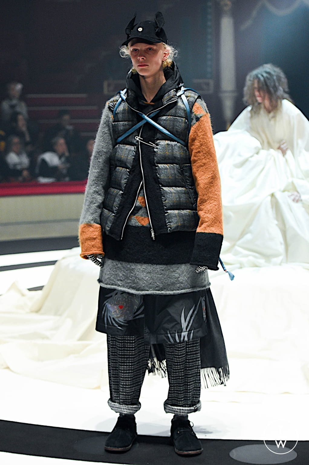 Fashion Week Paris Fall/Winter 2020 look 14 from the Undercover collection 男装