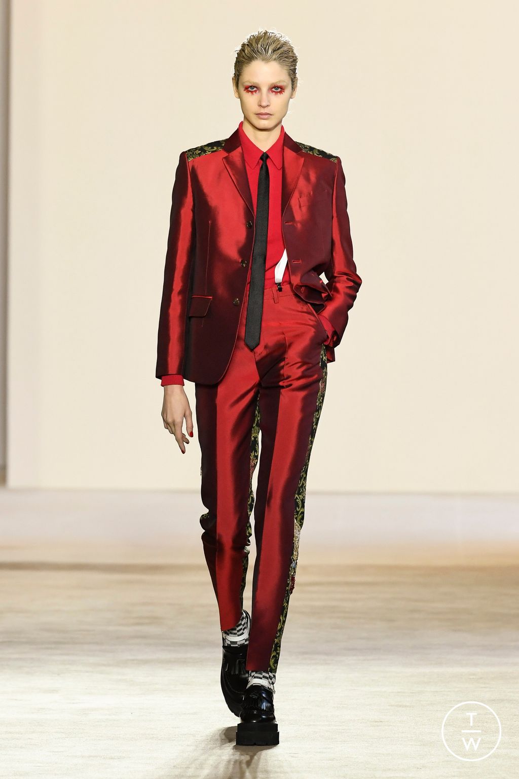 Fashion Week Paris Fall/Winter 2023 look 4 from the Undercover collection 女装