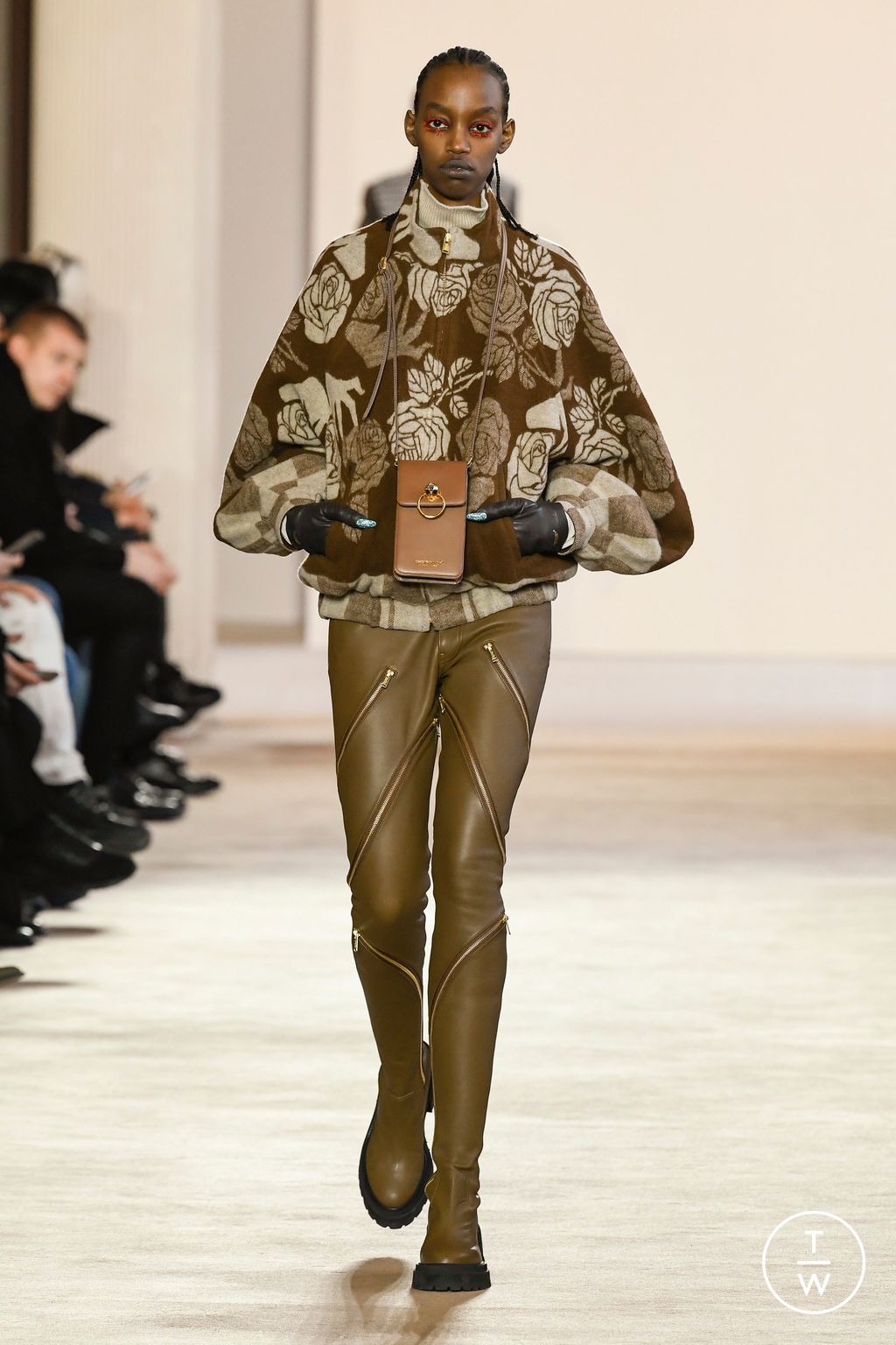 Fashion Week Paris Fall/Winter 2023 look 7 from the Undercover collection 女装