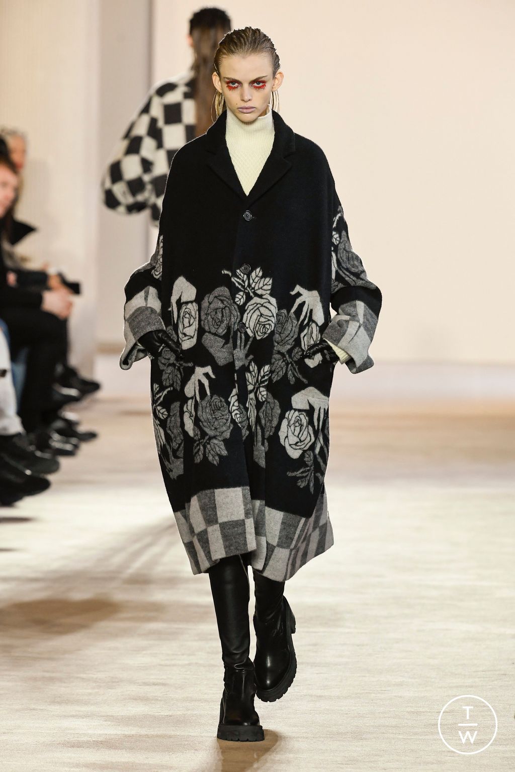 Fashion Week Paris Fall/Winter 2023 look 8 from the Undercover collection 女装