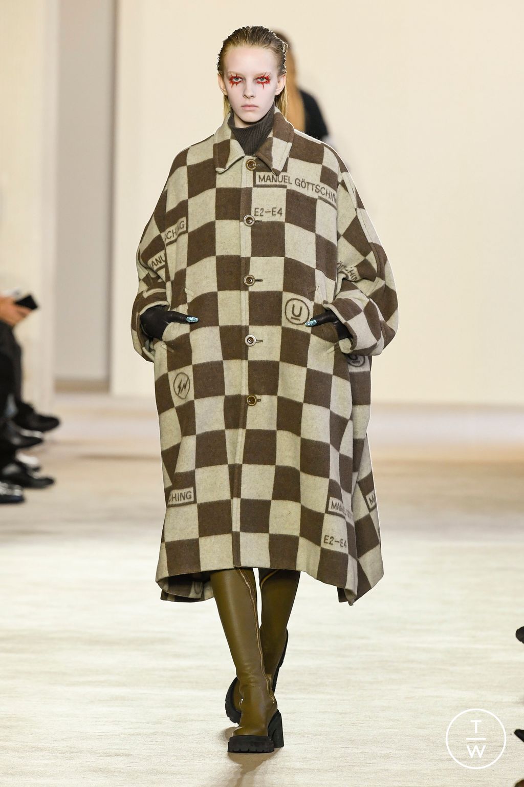 Fashion Week Paris Fall/Winter 2023 look 10 de la collection Undercover womenswear