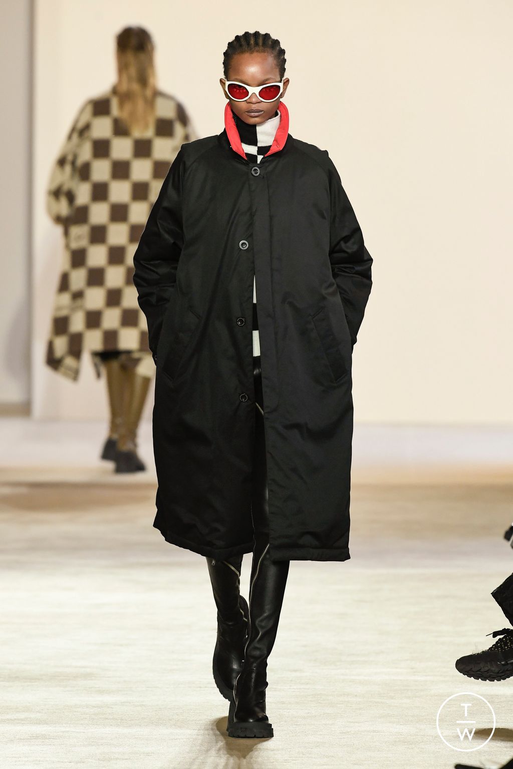 Fashion Week Paris Fall/Winter 2023 look 13 from the Undercover collection womenswear
