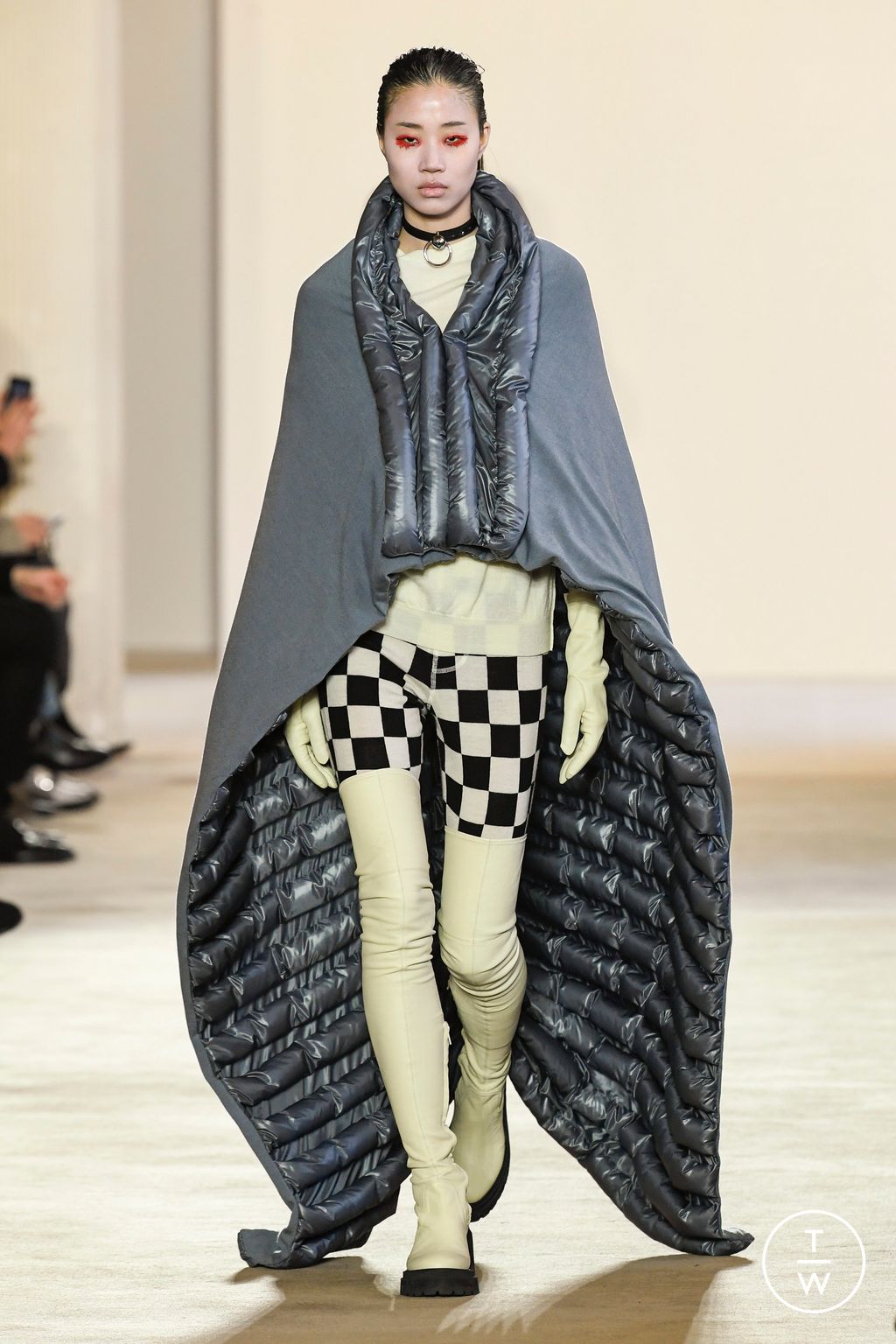 Fashion Week Paris Fall/Winter 2023 look 16 from the Undercover collection womenswear