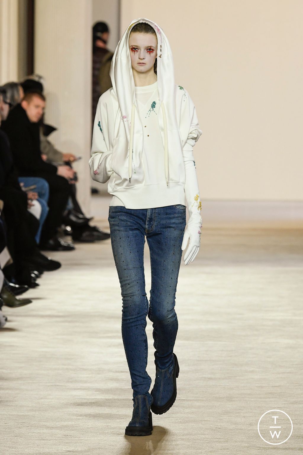 Fashion Week Paris Fall/Winter 2023 look 23 from the Undercover collection 女装