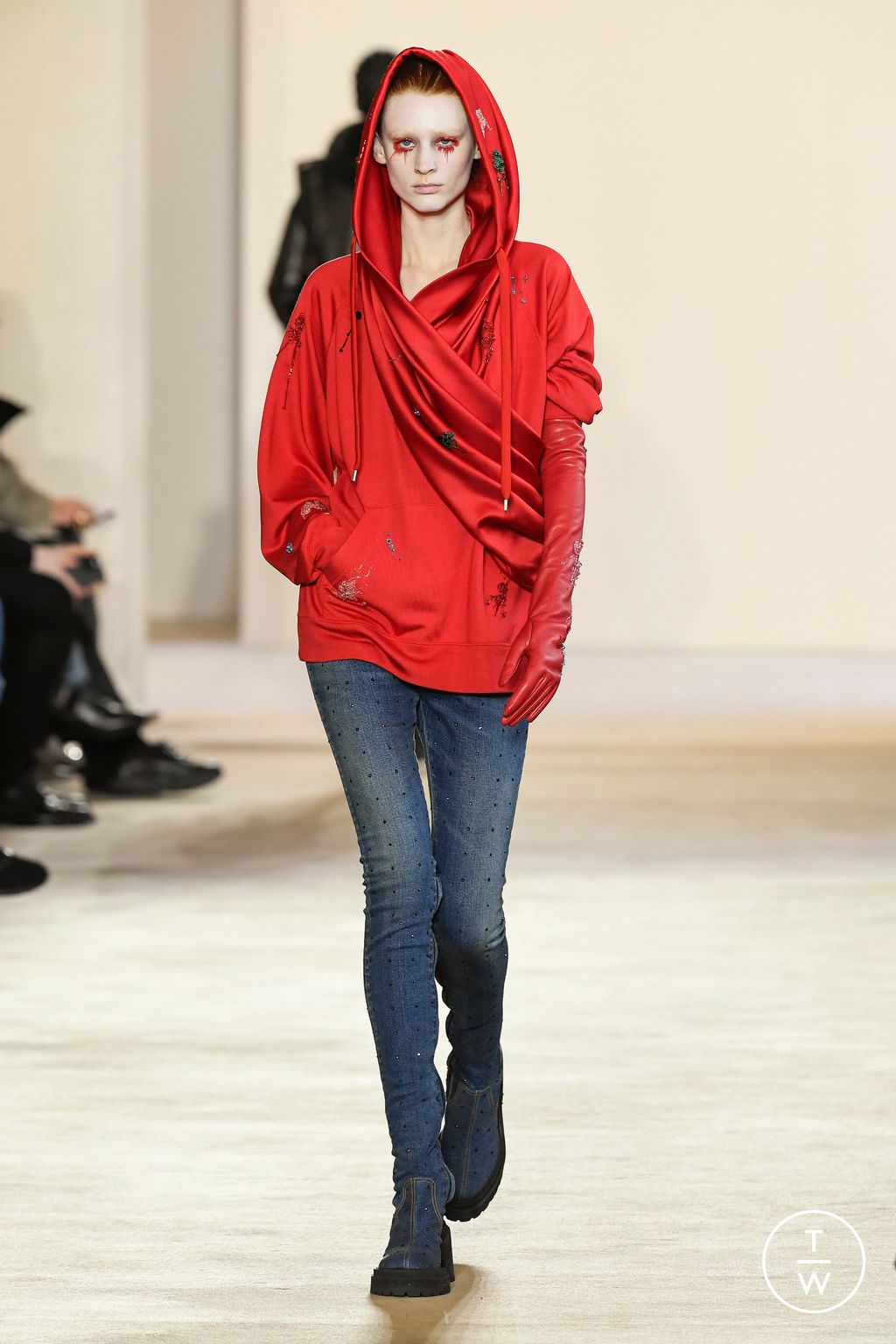 Fashion Week Paris Fall/Winter 2023 look 24 from the Undercover collection womenswear