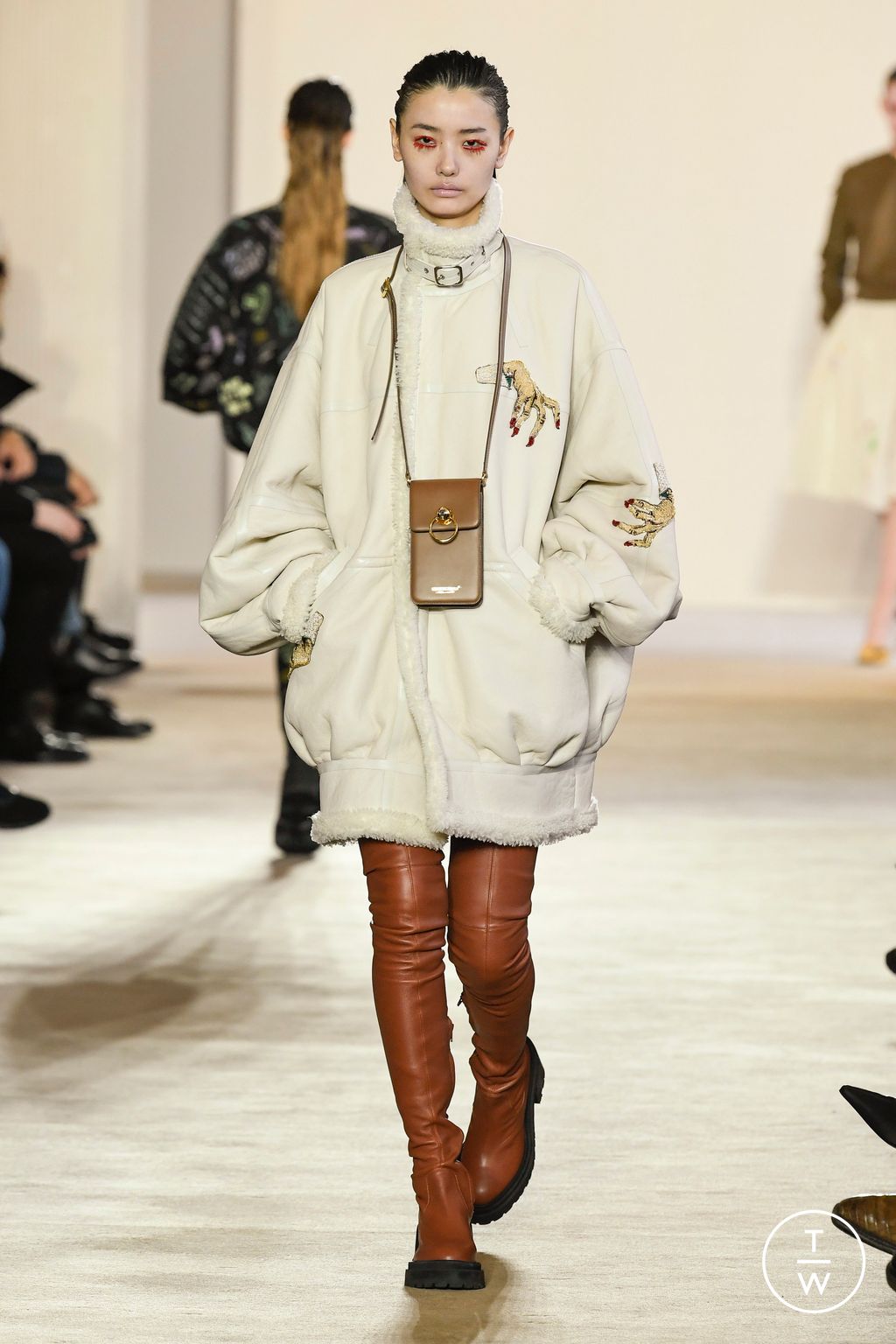 Fashion Week Paris Fall/Winter 2023 look 32 from the Undercover collection womenswear