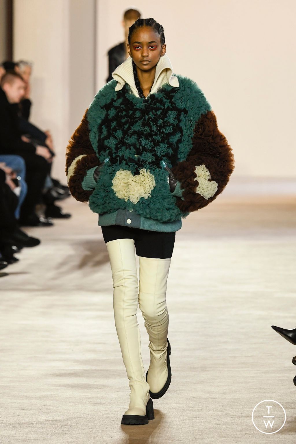 Fashion Week Paris Fall/Winter 2023 look 38 from the Undercover collection womenswear
