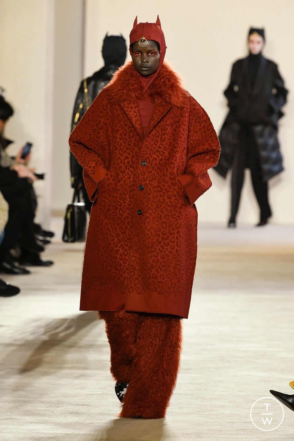 Fashion Week Paris Fall/Winter 2023 look 43 de la collection Undercover womenswear