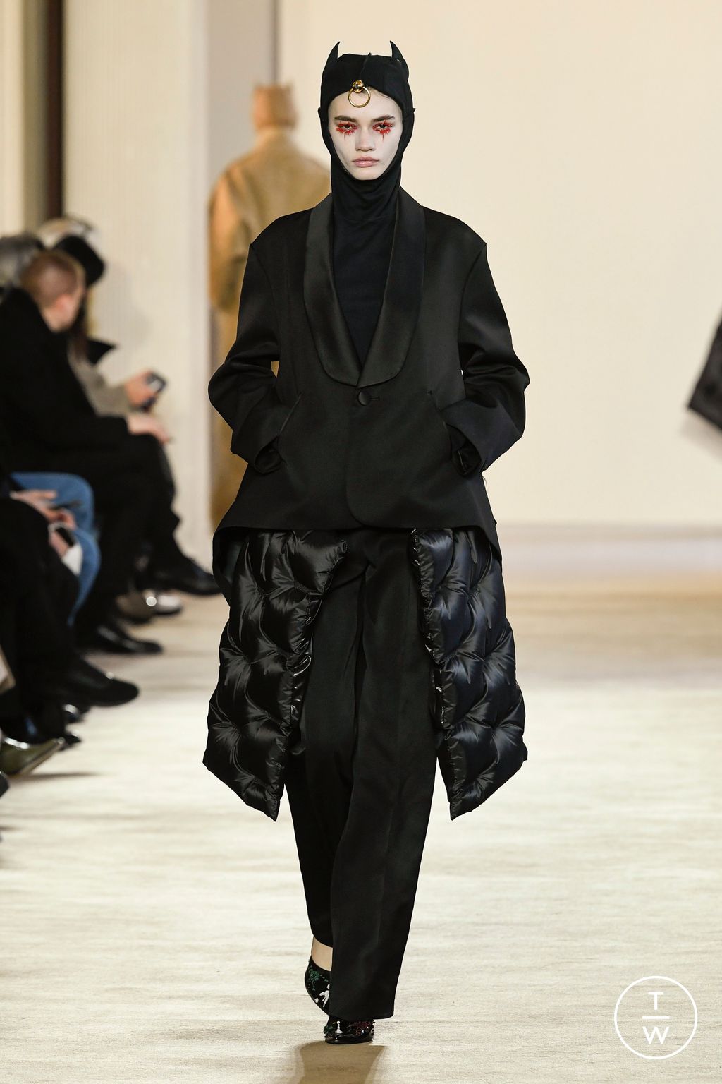 Fashion Week Paris Fall/Winter 2023 look 44 from the Undercover collection 女装