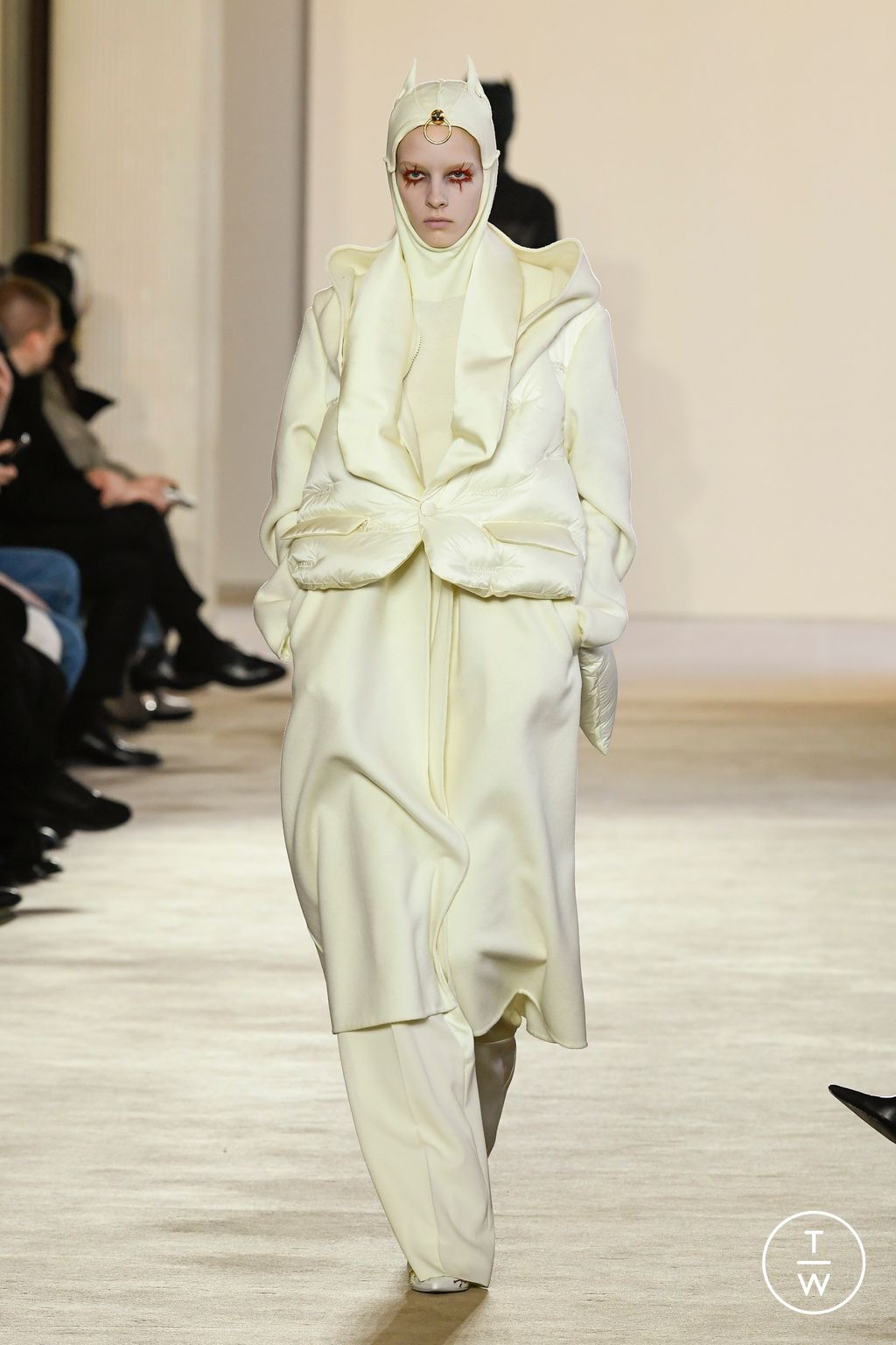 Fashion Week Paris Fall/Winter 2023 look 46 from the Undercover collection womenswear
