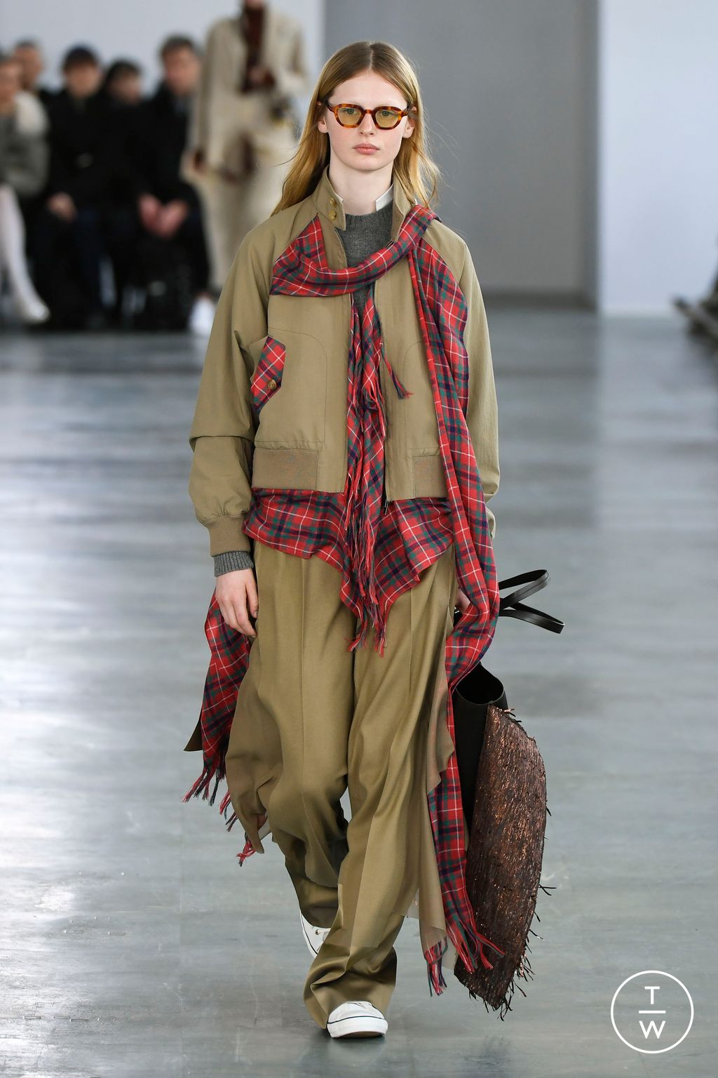 Fashion Week Paris Fall/Winter 2024 look 4 de la collection Undercover womenswear