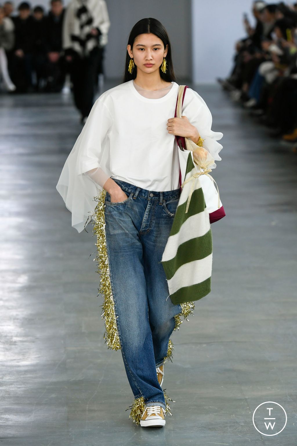 Fashion Week Paris Fall/Winter 2024 look 8 de la collection Undercover womenswear