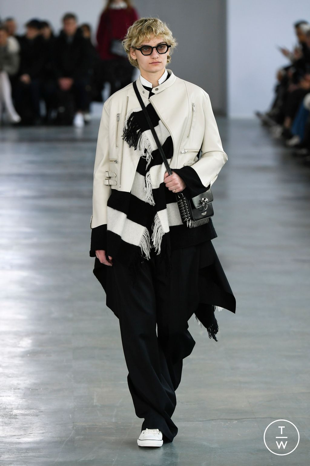 Fashion Week Paris Fall/Winter 2024 look 9 de la collection Undercover womenswear