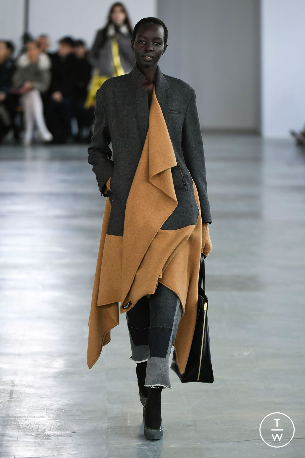 Fashion Week Paris Fall/Winter 2024 look 12 de la collection Undercover womenswear