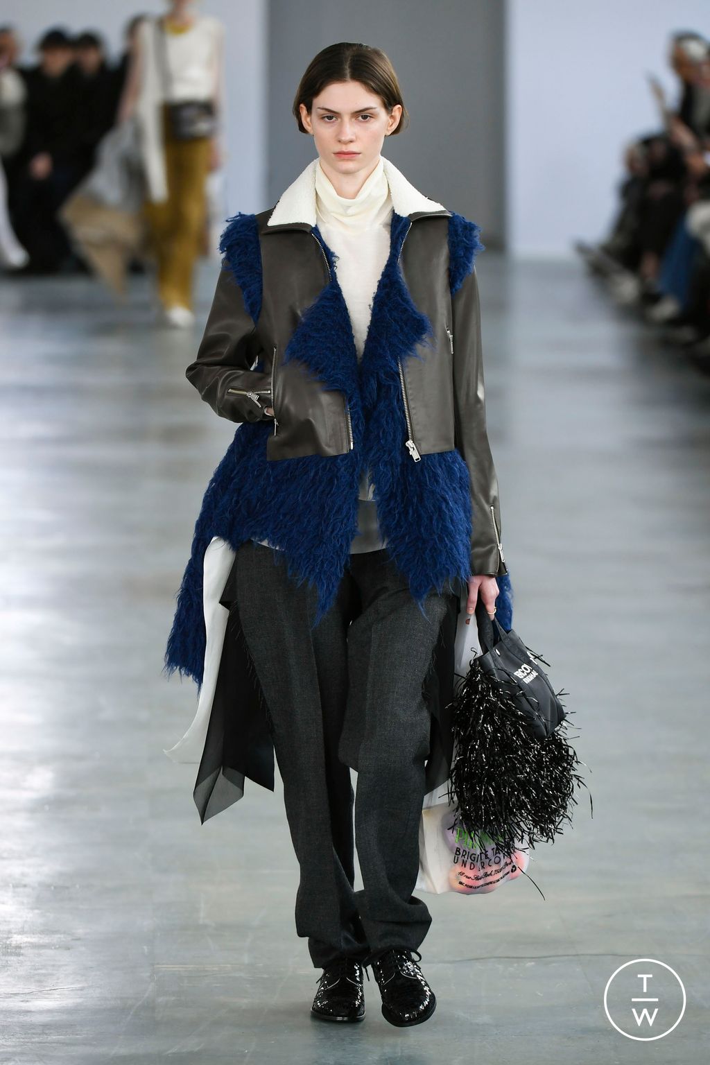 Fashion Week Paris Fall/Winter 2024 look 15 de la collection Undercover womenswear