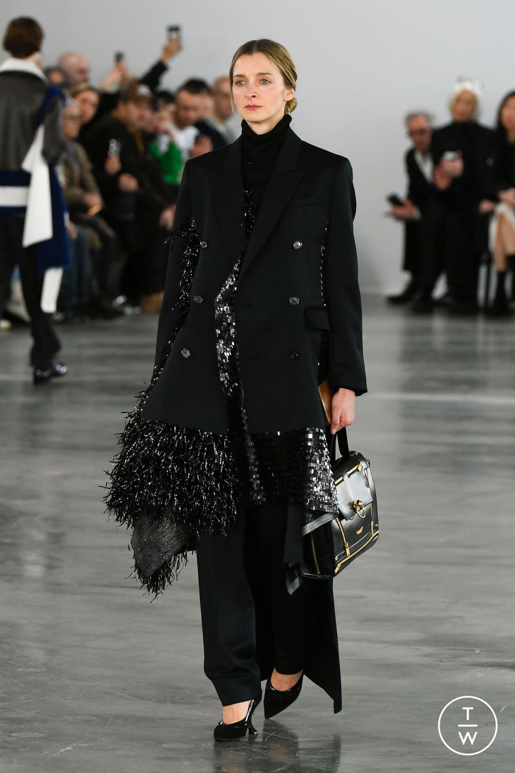 Fashion Week Paris Fall/Winter 2024 look 17 de la collection Undercover womenswear