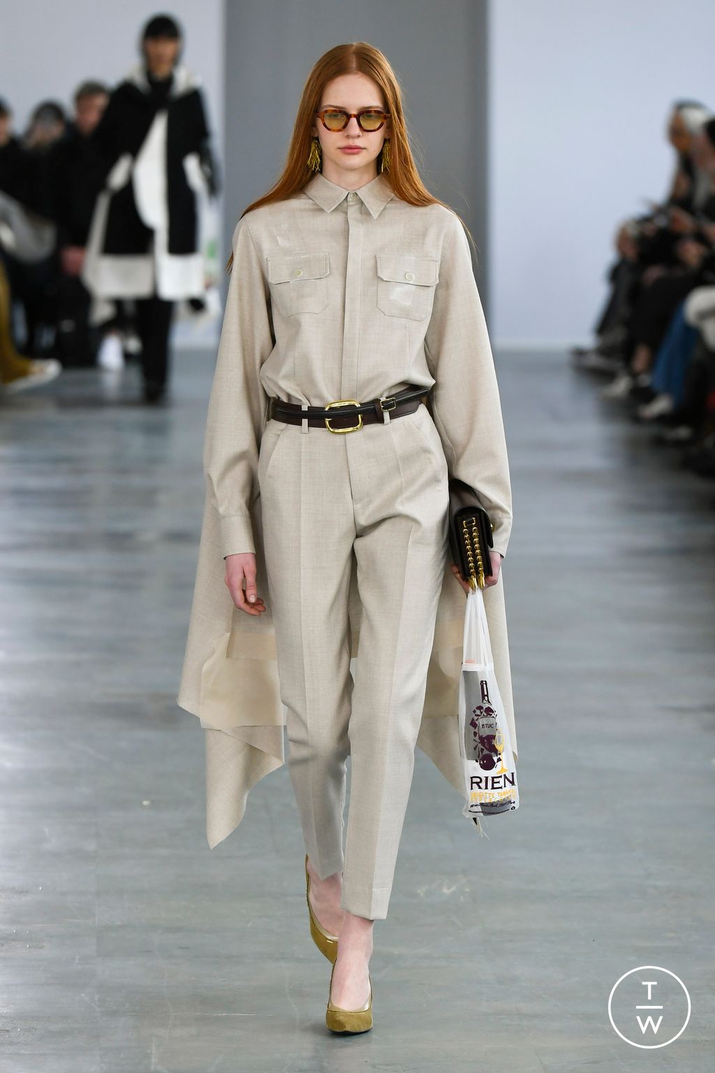 Fashion Week Paris Fall/Winter 2024 look 18 de la collection Undercover womenswear