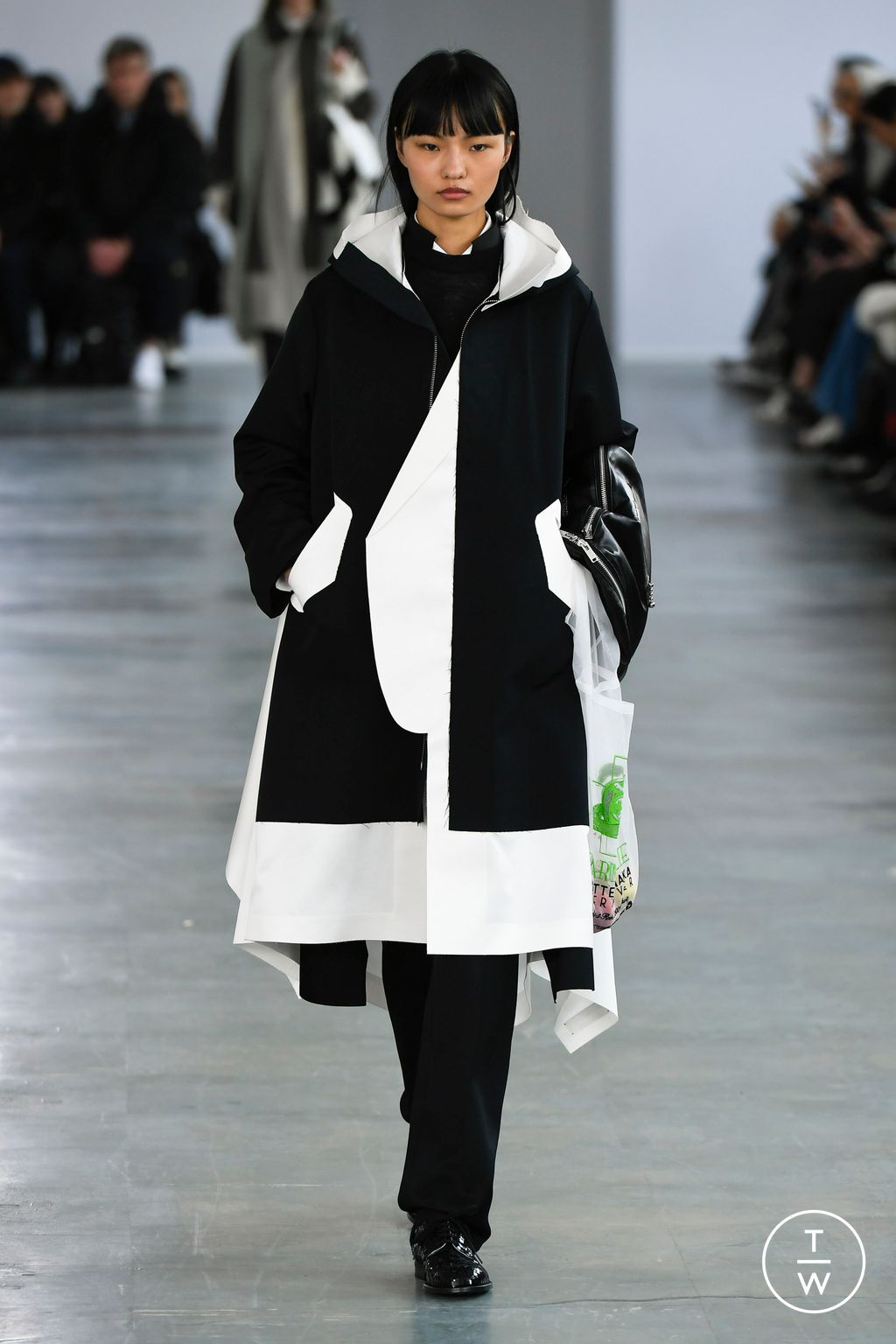Fashion Week Paris Fall/Winter 2024 look 19 de la collection Undercover womenswear