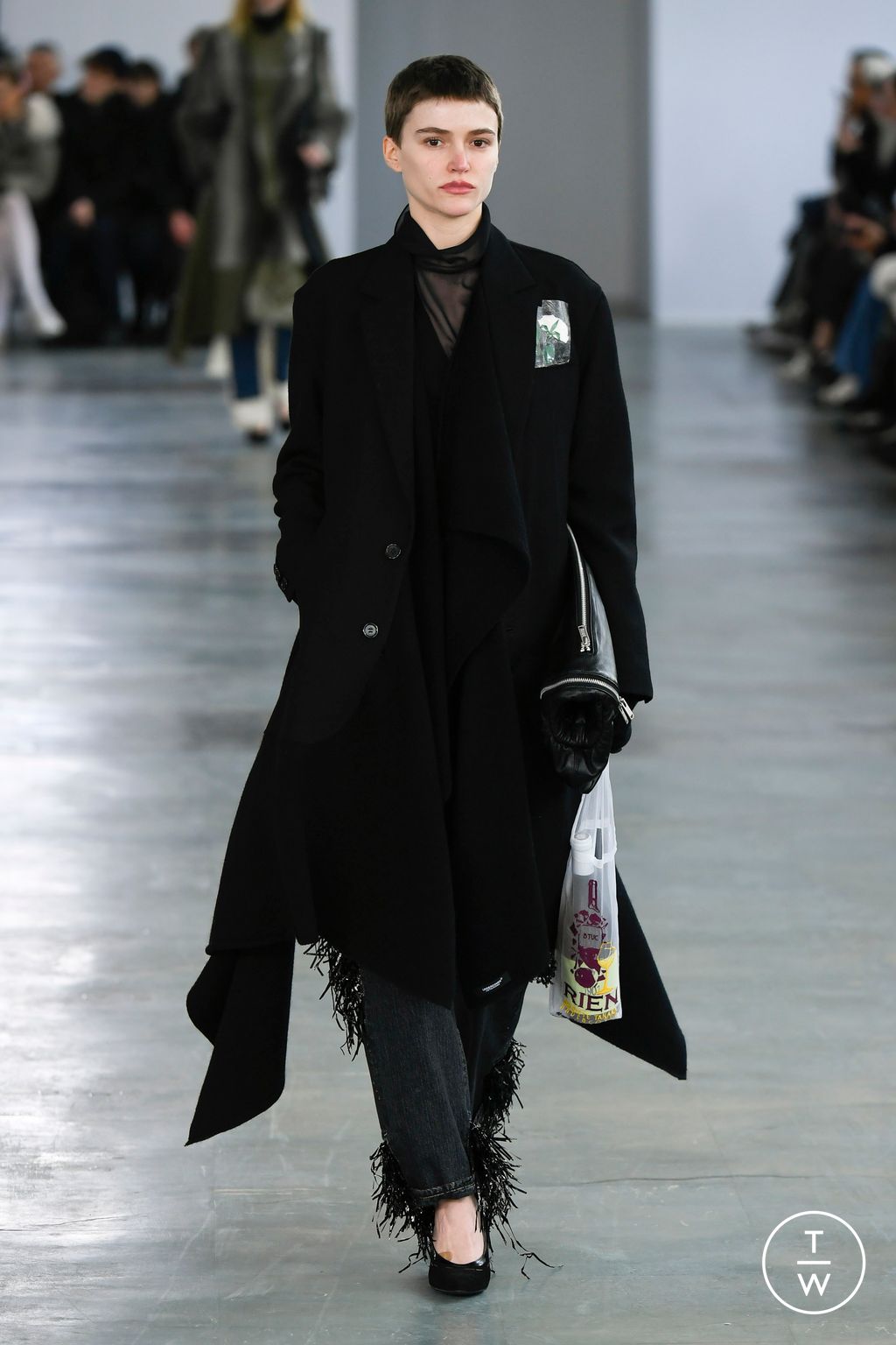 Fashion Week Paris Fall/Winter 2024 look 21 from the Undercover collection 女装