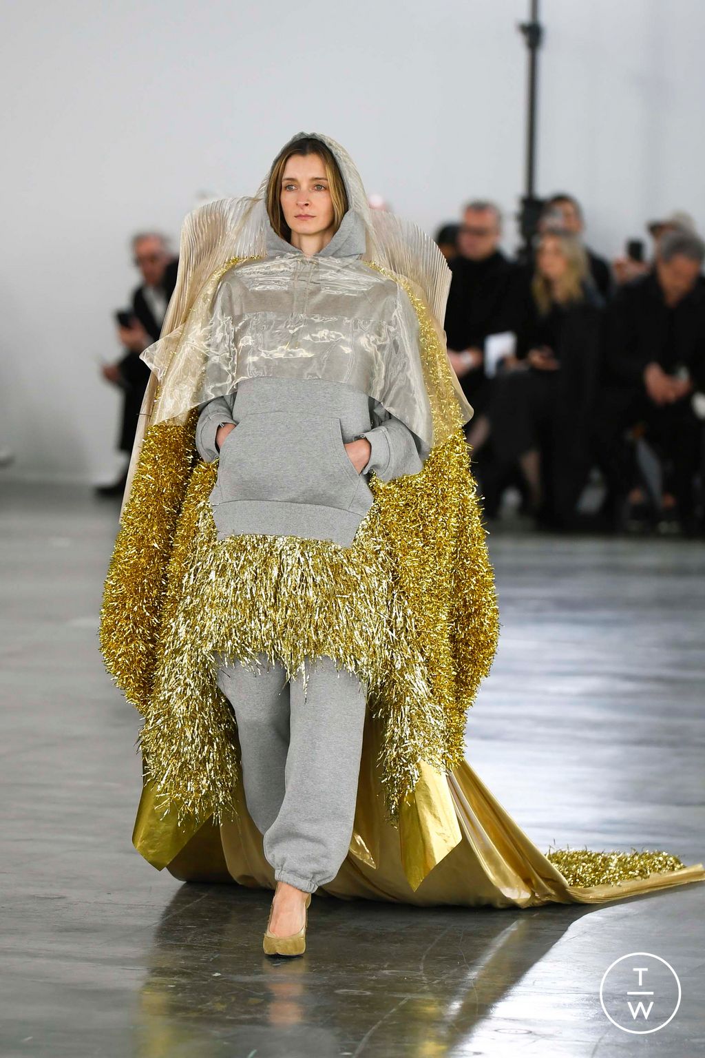 Fashion Week Paris Fall/Winter 2024 look 36 from the Undercover collection 女装