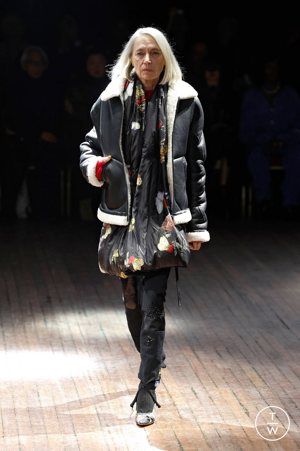 Fashion Week Paris Fall/Winter 2025 look 13 de la collection Undercover womenswear
