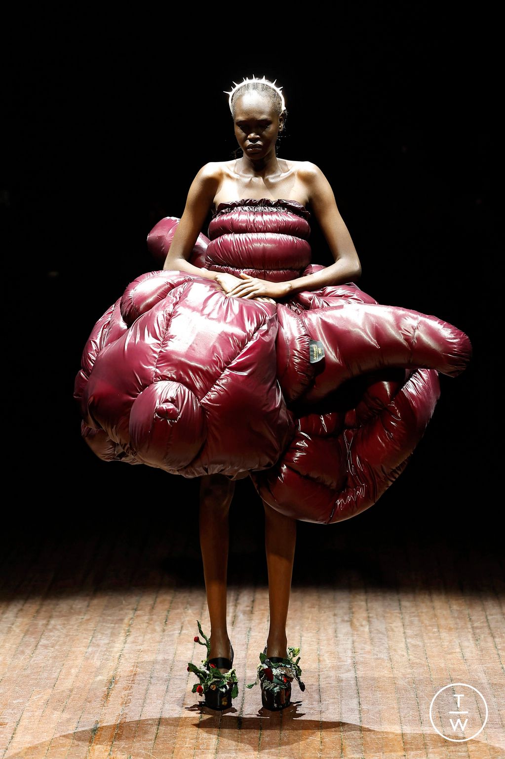 Fashion Week Paris Fall/Winter 2025 look 43 from the Undercover collection womenswear