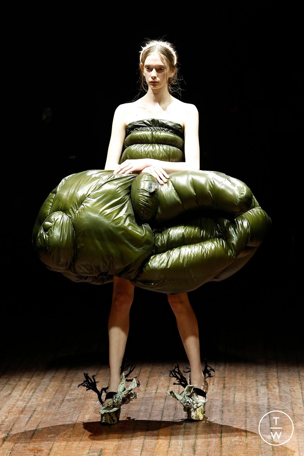 Fashion Week Paris Fall/Winter 2025 look 44 from the Undercover collection womenswear