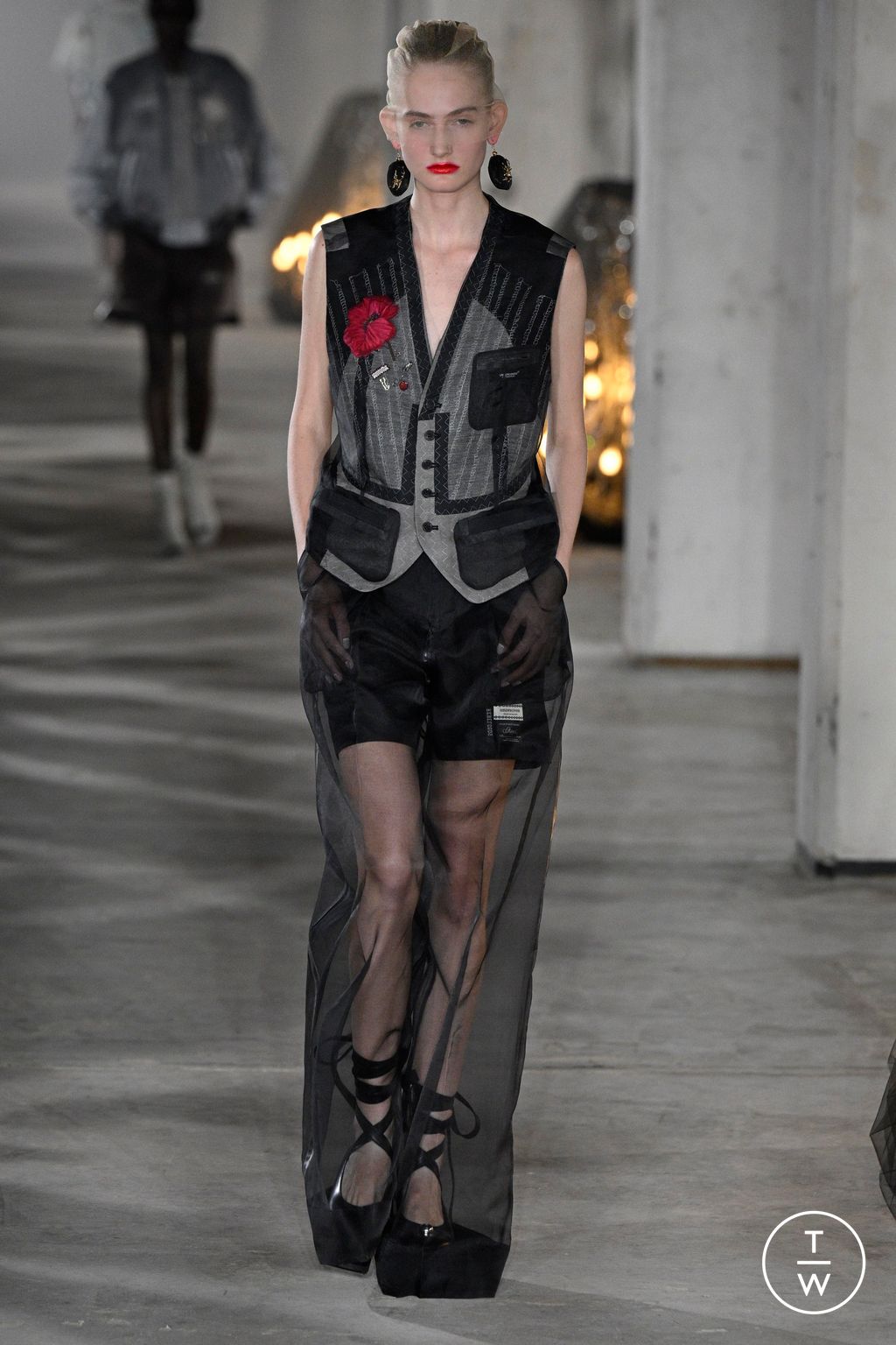Fashion Week Paris Spring/Summer 2024 look 4 from the Undercover collection womenswear
