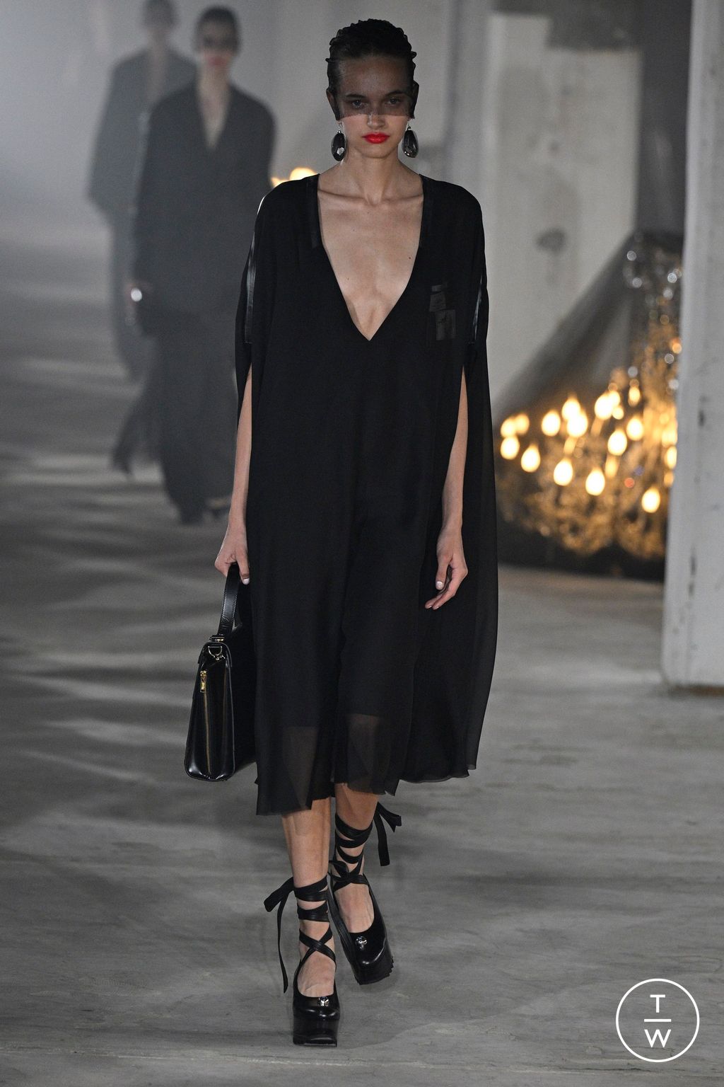 Fashion Week Paris Spring/Summer 2024 look 42 from the Undercover collection womenswear