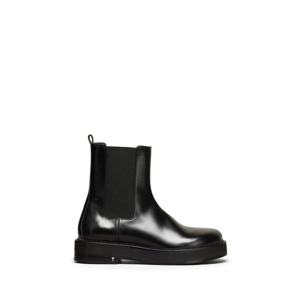 Fashion Week Paris Fall/Winter 2024 look 50 from the Ami collection 男装配饰