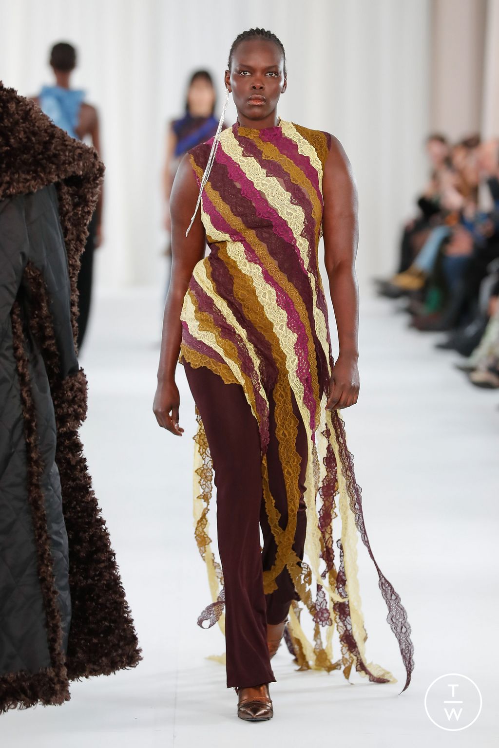 Fashion Week Paris Fall/Winter 2023 look 16 from the Vaillant collection womenswear