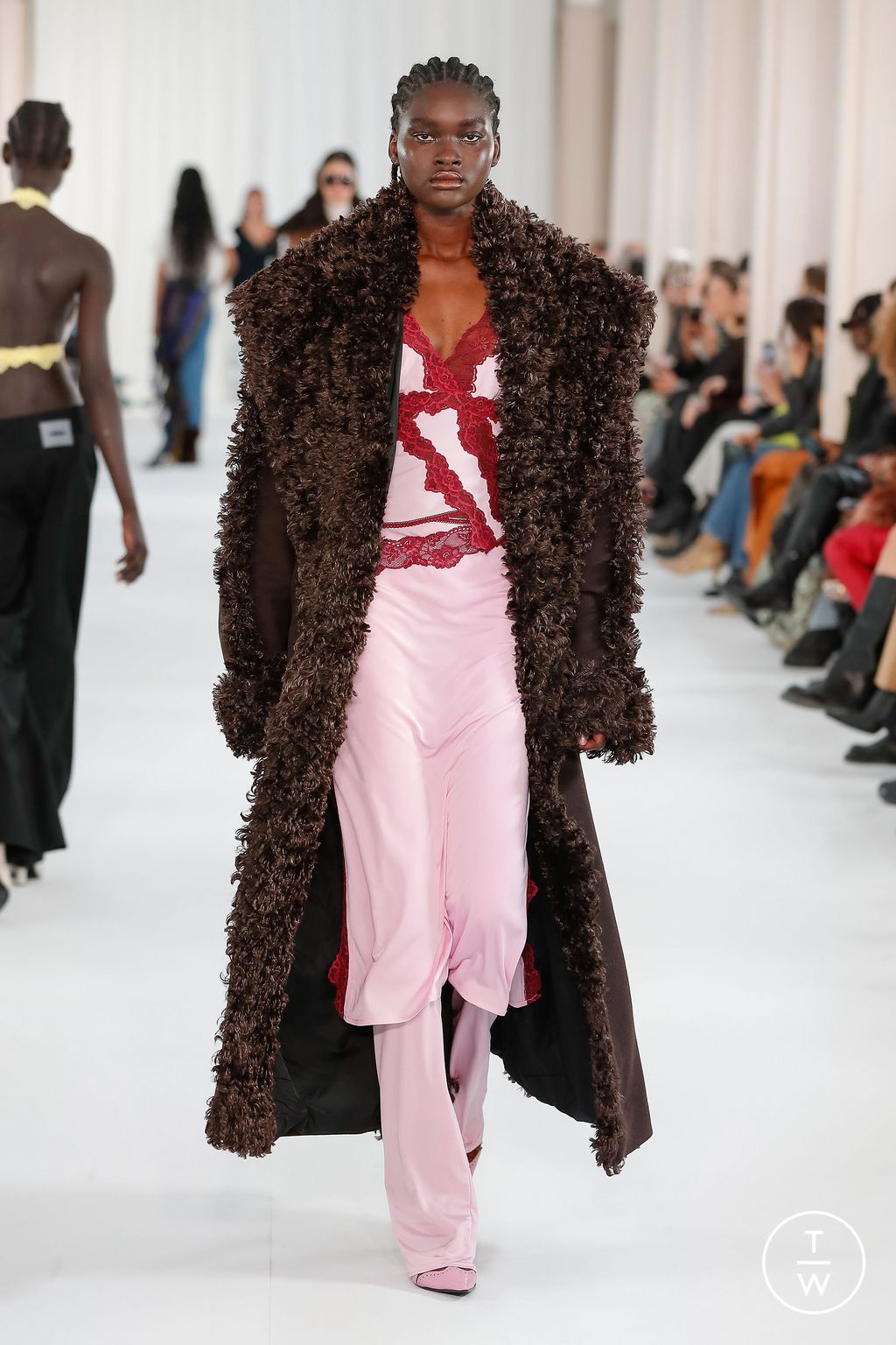 Fashion Week Paris Fall/Winter 2023 look 20 from the Vaillant collection womenswear